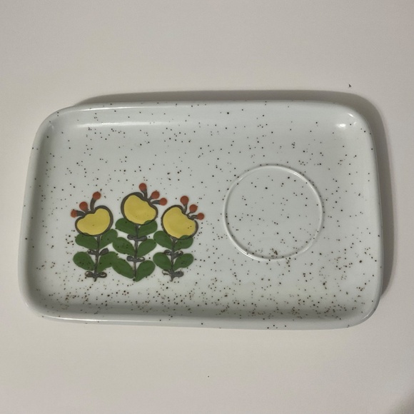 VTG Speckled Ceramic Plate with Yellow Green Beige Flowers MCM - Picture 5 of 5